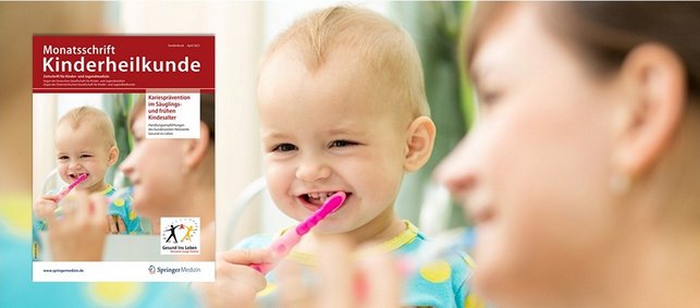 Baby putzt seine Zähne plus Titelbild der Handlungsempfehlungen zur Kariesprävention
